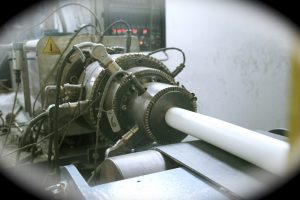 processo di estrusione materie plastiche